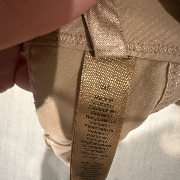 SKIMS Fits Everybody Strapless Bra - Picture 3 of 3